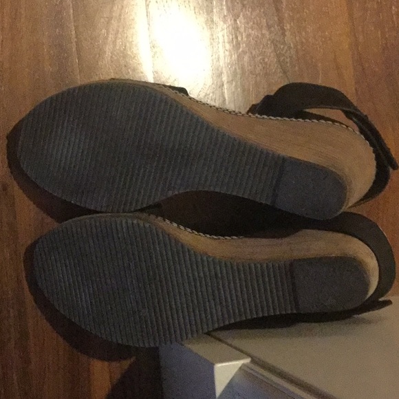 Sandals - Picture 4 of 4